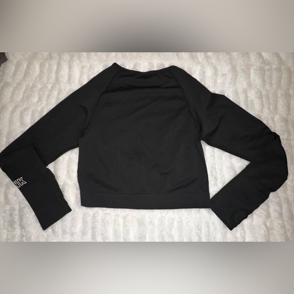 🌟BRAND NEW!!🌟 Pink! Workout athletic top, long sleeve, thumb holes, crop top - Picture 5 of 8